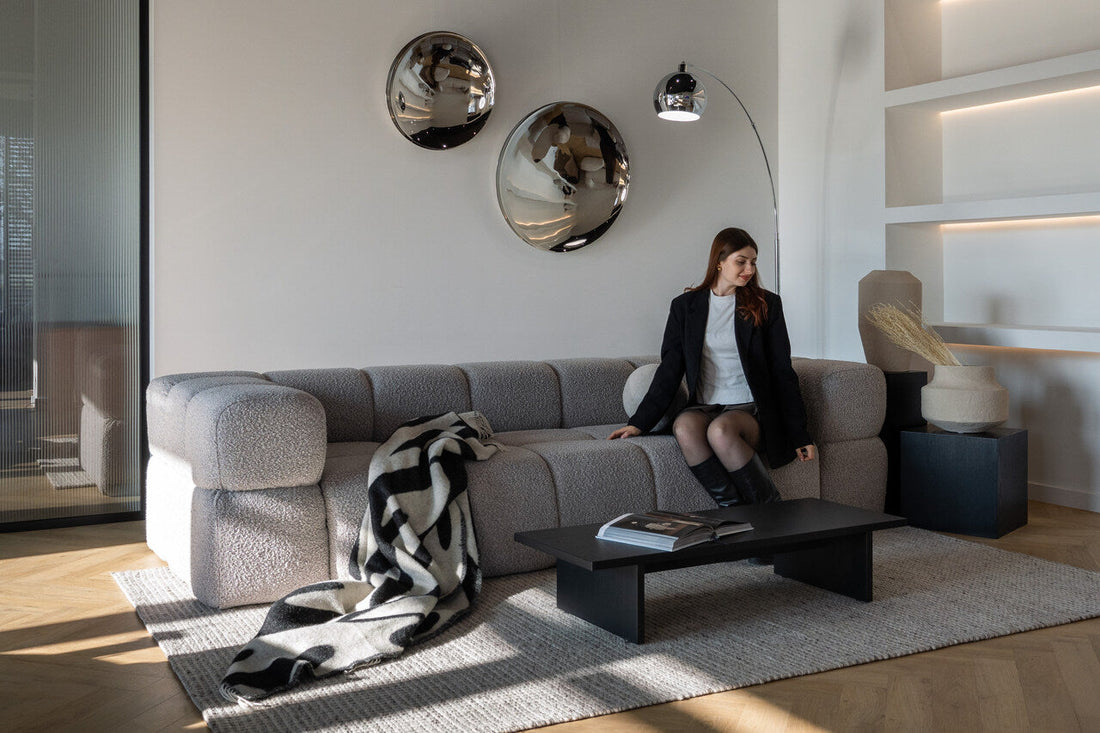 Wypoczynek do salonu z wysokim oparciem czy niskim?