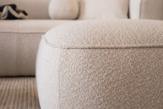 Dlaczego lubimy obłe kształty mebli? Trendy 2025, lecz nie tylko