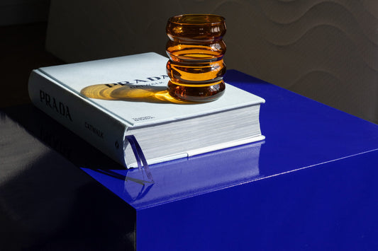 Co wybrać stoliki czy szafki nocne do sypialni? Wybierz mądrze!